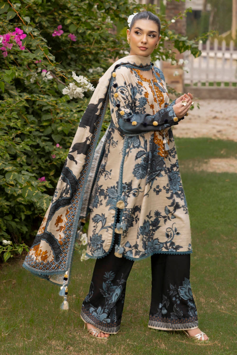 https://cdn.shopify.com/s/files/1/0706/3253/8159/files/printed-khaddar-dupatta-printed-khaddar-shirt-printed-trouser-gulahmed-k-52042-side_6766d885-6246-4c0e-a1e7-dc1a4e23e83f.jpg?v=1766565792