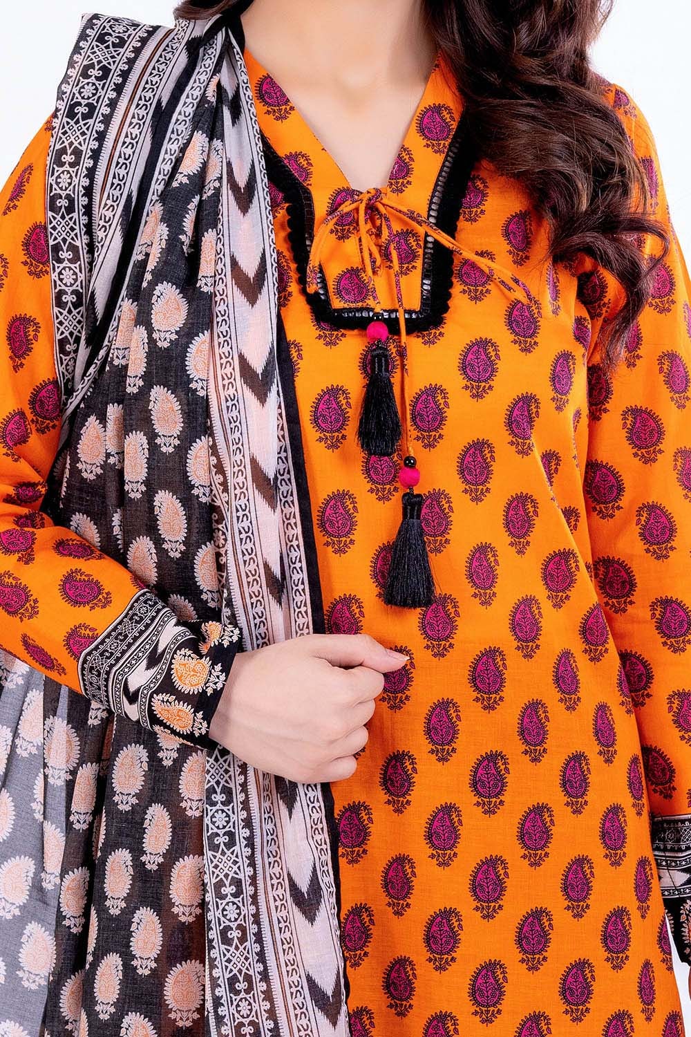 https://cdn.shopify.com/s/files/1/0706/3253/8159/files/printed-lawn-dupatta-shirt-dyed-trouser-gulahmed-clp-52099-half.jpg?v=1774438333