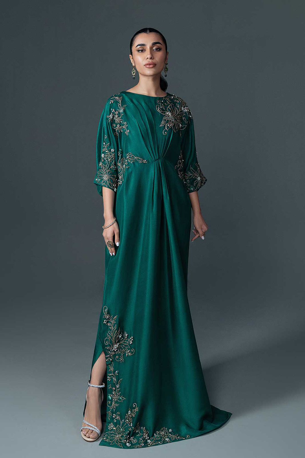 https://cdn.shopify.com/s/files/1/0923/1931/8403/files/raania-regalia-kaftan-by-alizay-saad-684313.jpg?v=1756724931