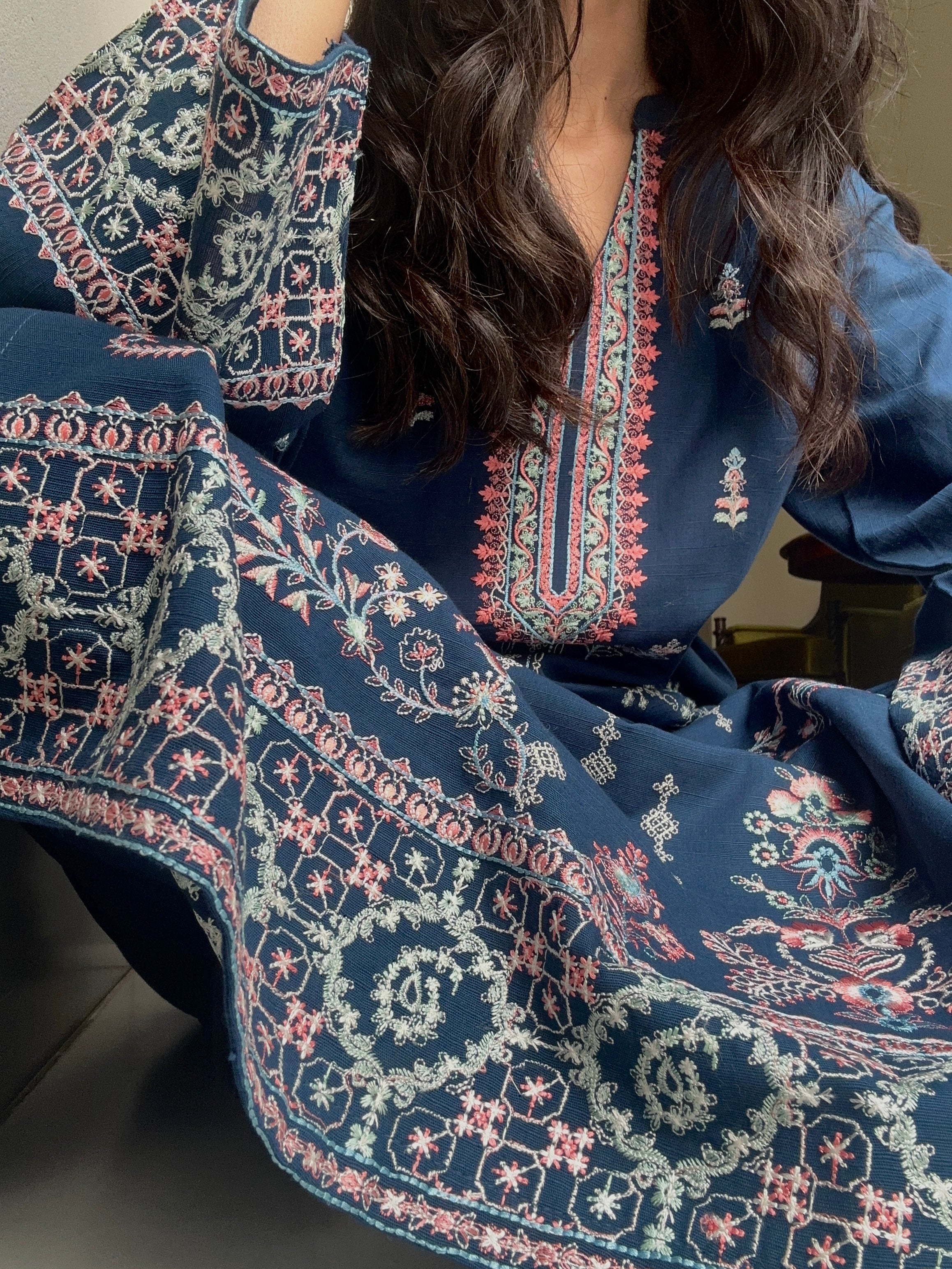 Queen's Wreath Set - Midnight Blue