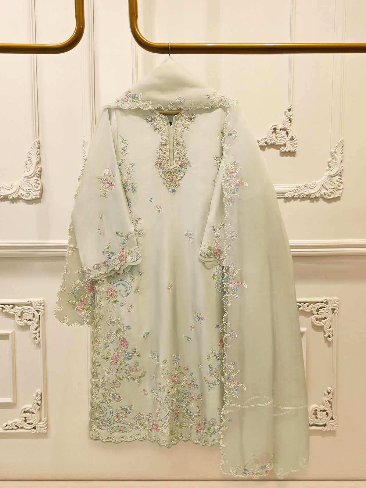 3 Piece- Pure Sheesha Silk Embroidered Suit S115692