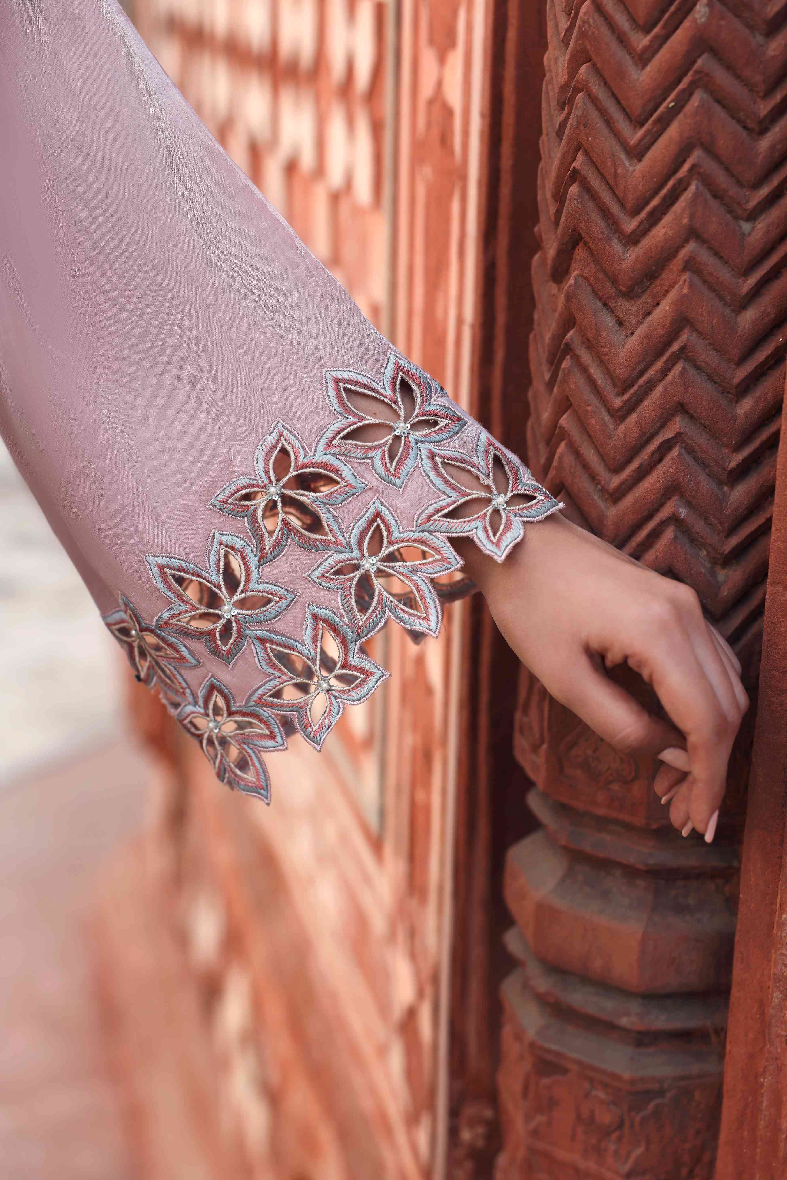 https://cdn.shopify.com/s/files/1/0663/9616/0233/files/rosetea_4.jpg?v=1771657392