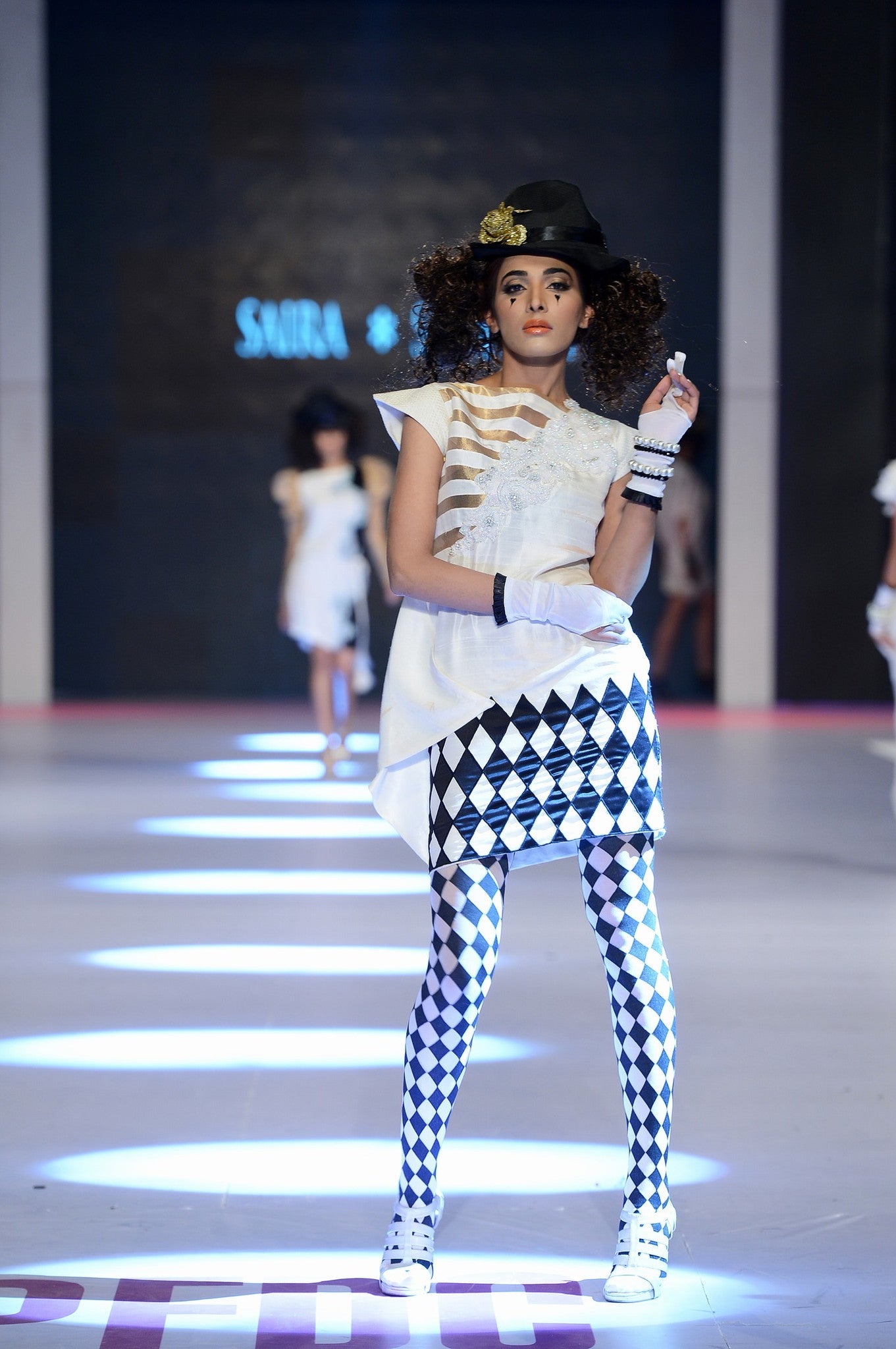 https://cdn.shopify.com/s/files/1/1625/9005/products/saira-shakira-13-4-14-143.jpg?v=1485075715