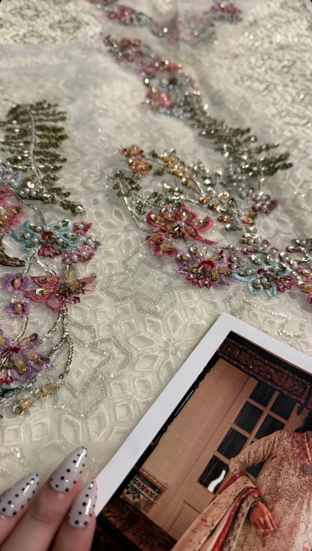 Saira Shakira – Gilded Style