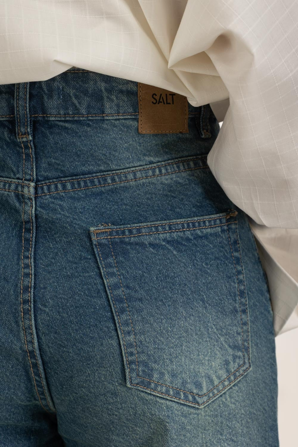 https://cdn.shopify.com/s/files/1/0706/3253/8159/files/salt-women-jeans-color-blue-99_-cotton-1-_elastane-barrel-wm-jns-ss25-008-back.jpg?v=1758456035