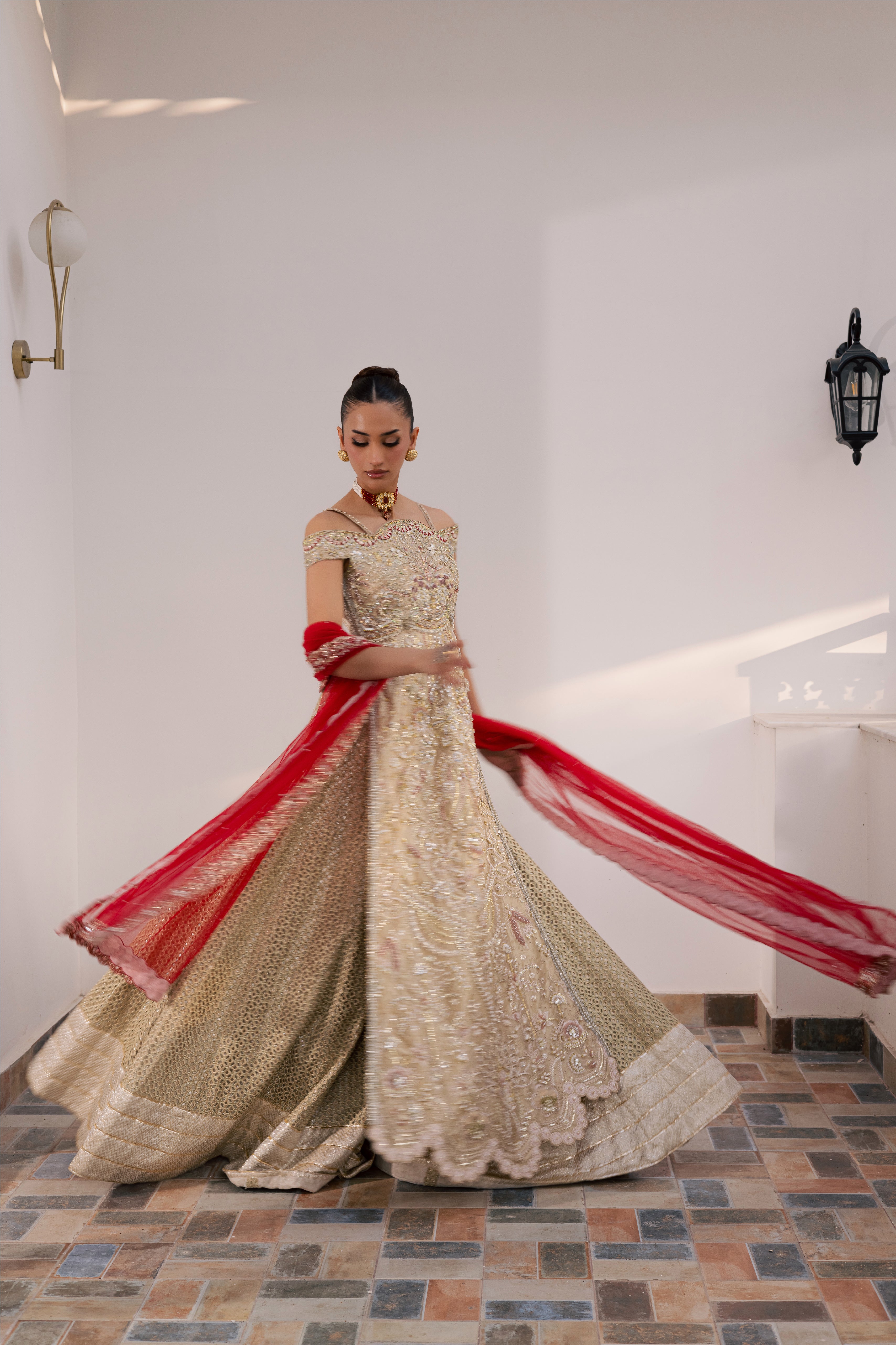 https://cdn.shopify.com/s/files/1/0523/4327/5696/files/sanya-champagne-gold-luxe-outfit-mysie-by-tahira-10.jpg?v=1762333716