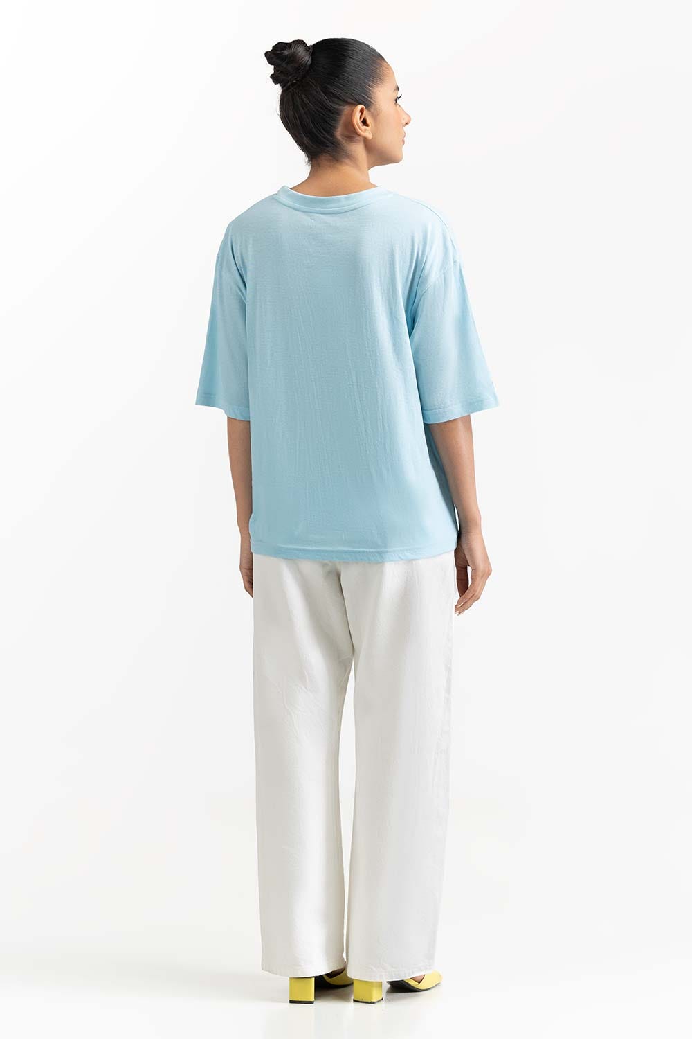 https://cdn.shopify.com/s/files/1/0706/3253/8159/files/sky_blue_knit_t-shirt_231-213-025_4.jpg?v=1758454874