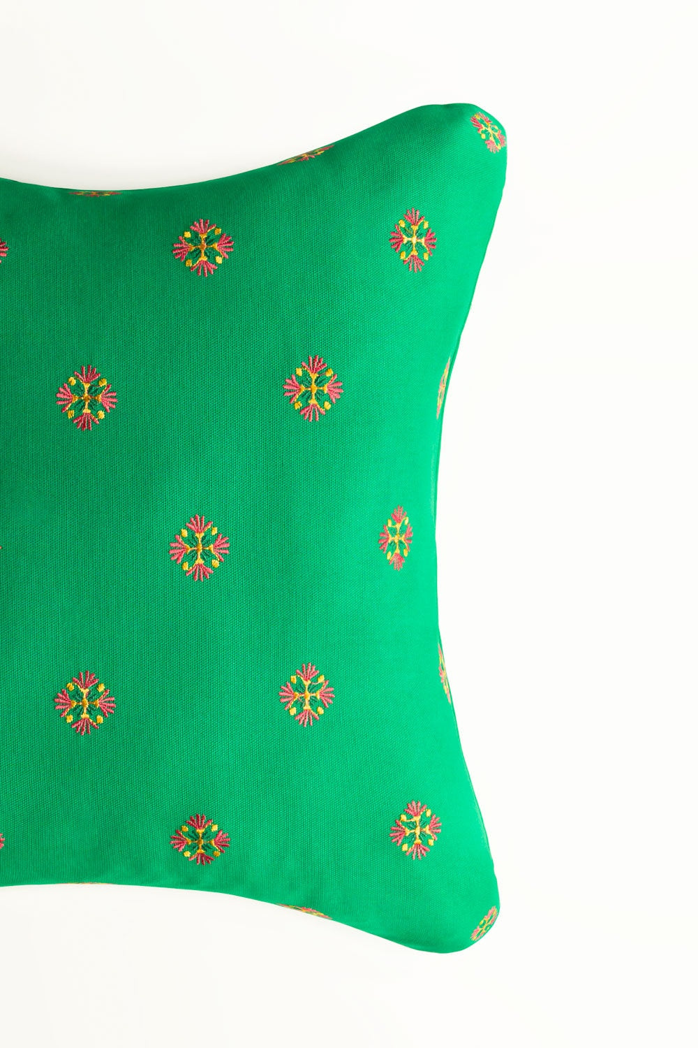 Ss25-Ec-044 Terry Embroidered Cushion