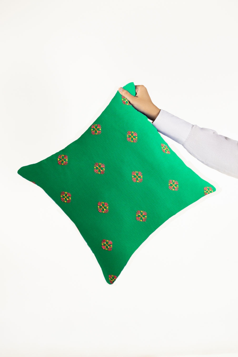 Ss25-Ec-044 Terry Embroidered Cushion