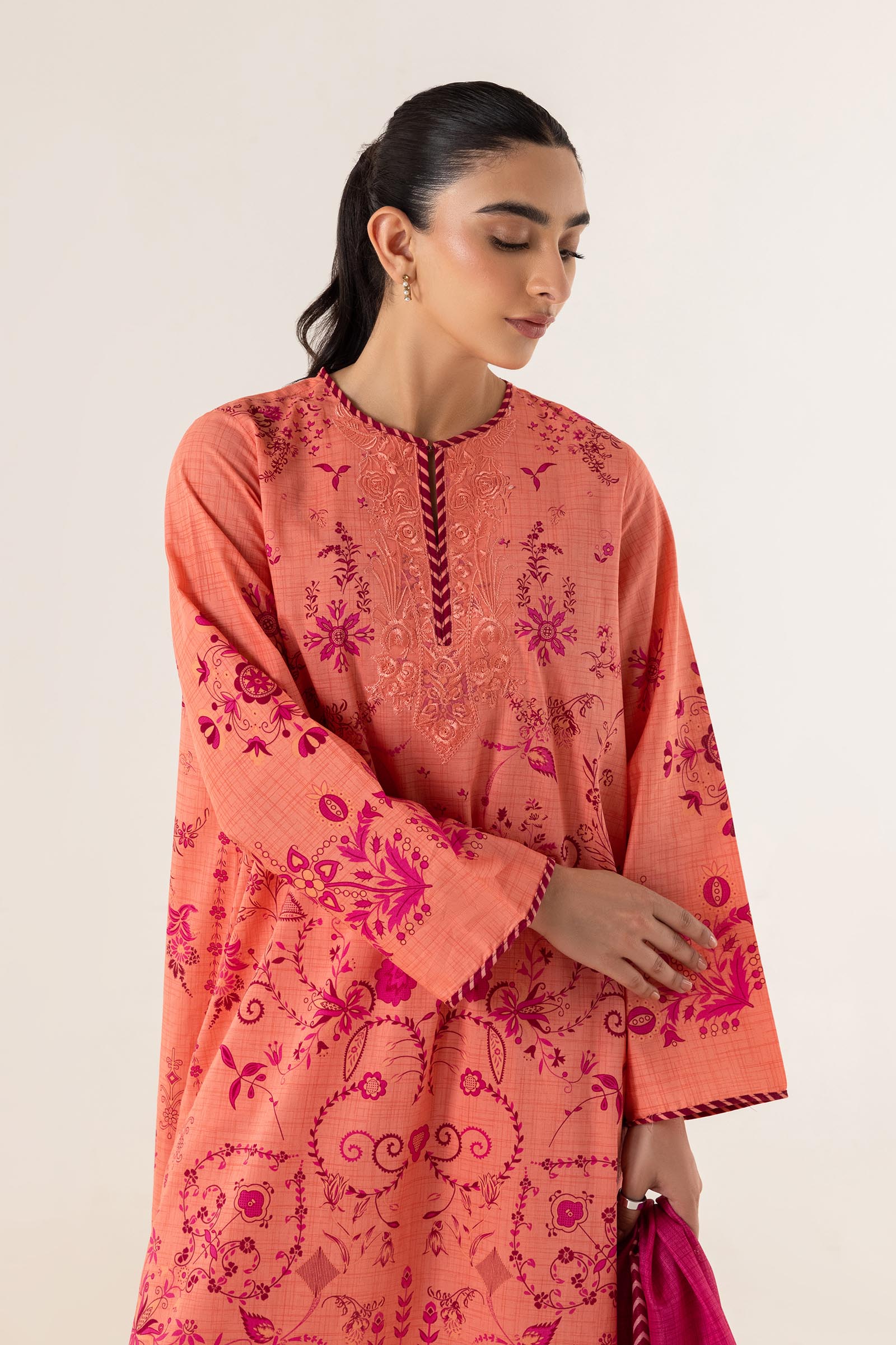 DA-1678 BLACK EMBROIDERED KURTA