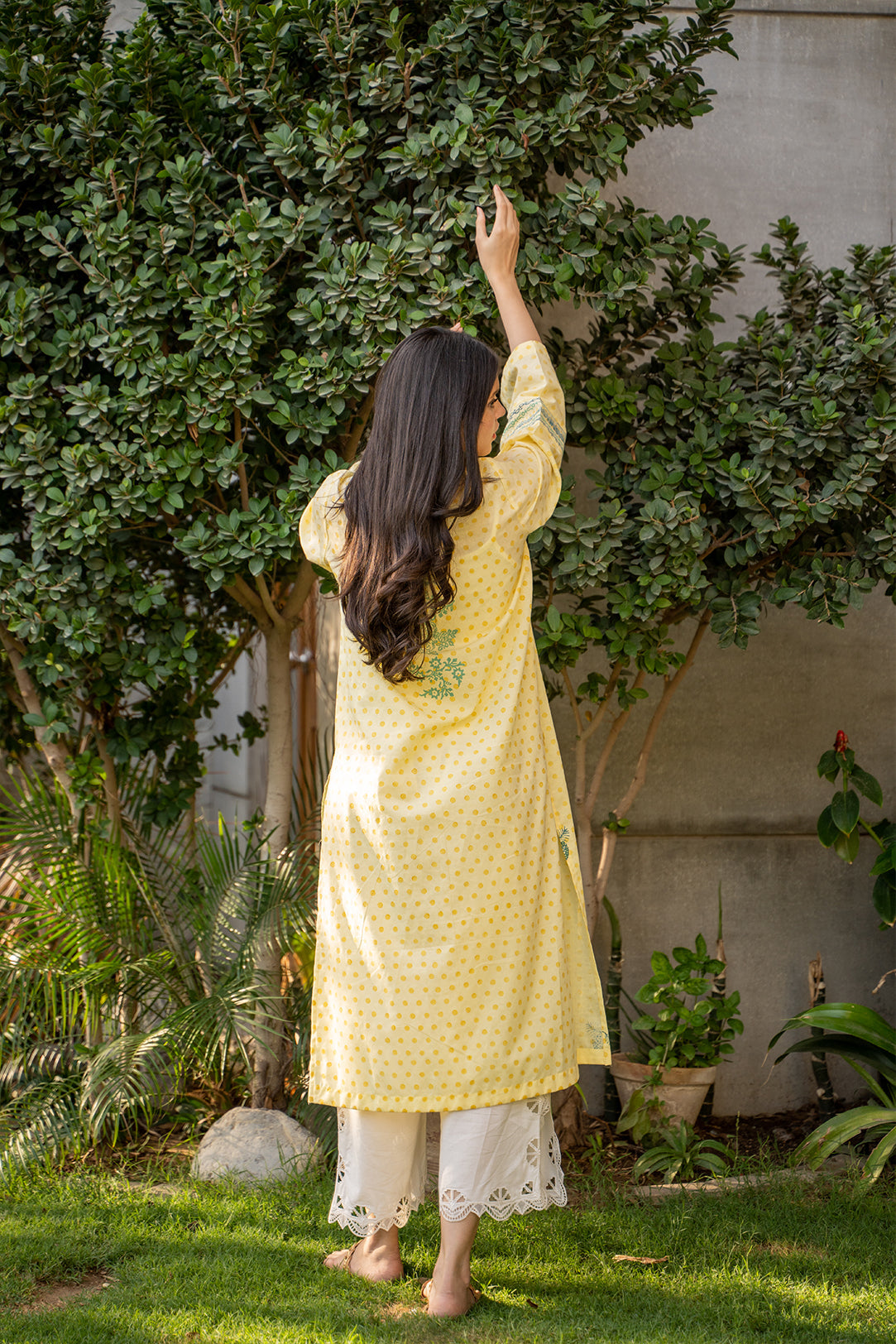 https://cdn.shopify.com/s/files/1/0663/9616/0233/files/summerbloom_1.jpg?v=1756053376