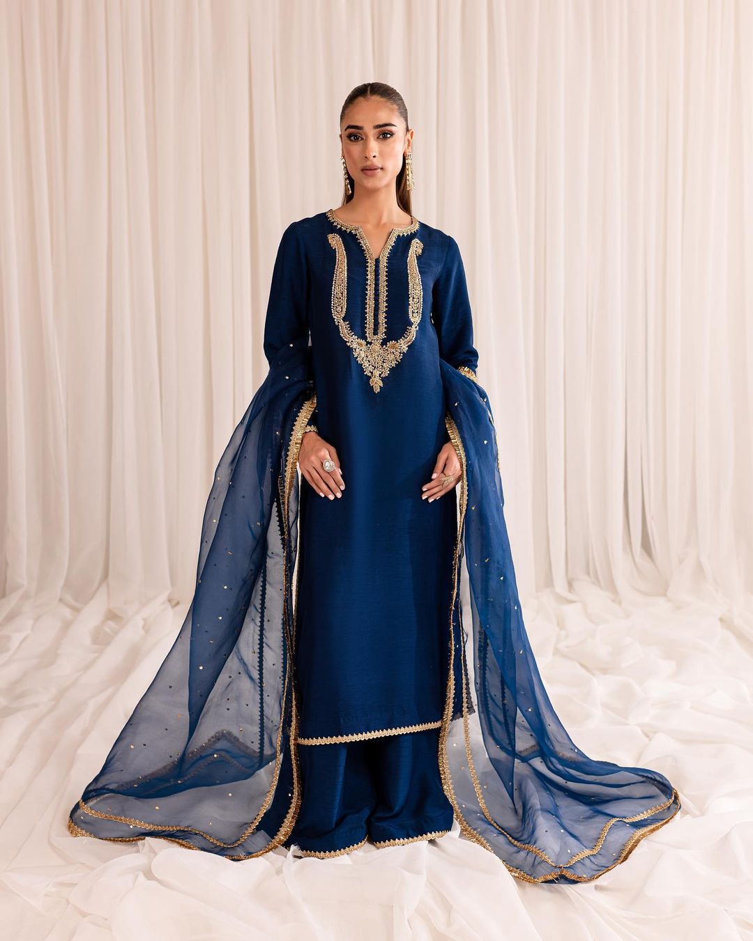 https://cdn.shopify.com/s/files/1/0923/1931/8403/files/tehzeeb-festive-wear25-804023.jpg?v=1756724904