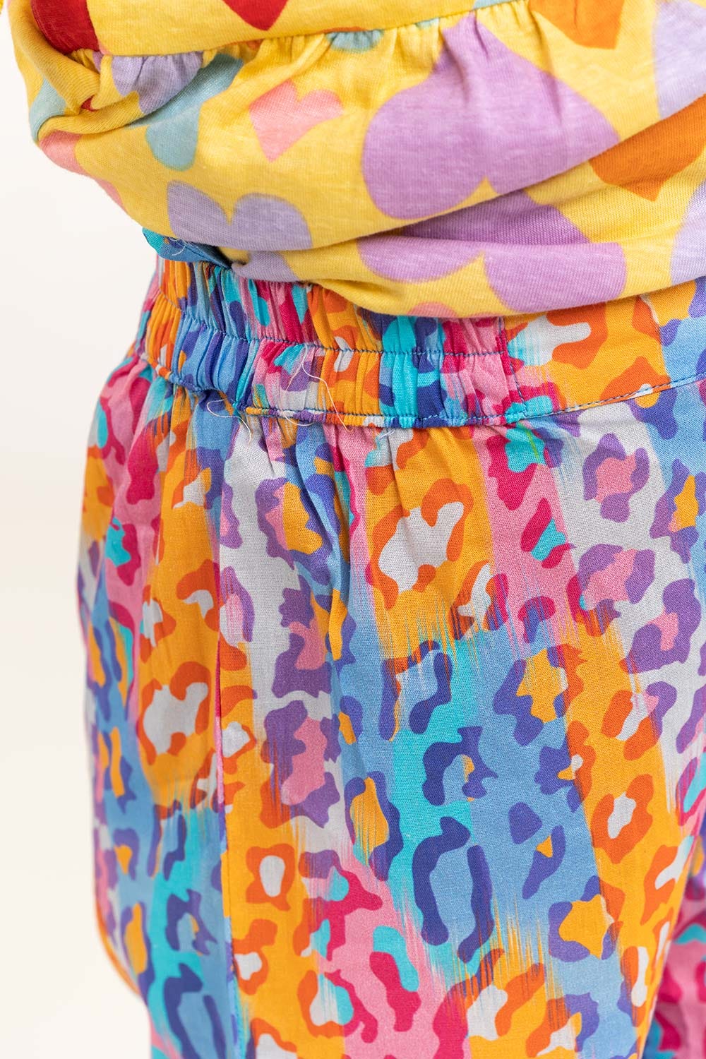 https://cdn.shopify.com/s/files/1/0706/3253/8159/files/toddler_girls_multi_trousers_tgws-2210003_b_1.jpg?v=1758376631
