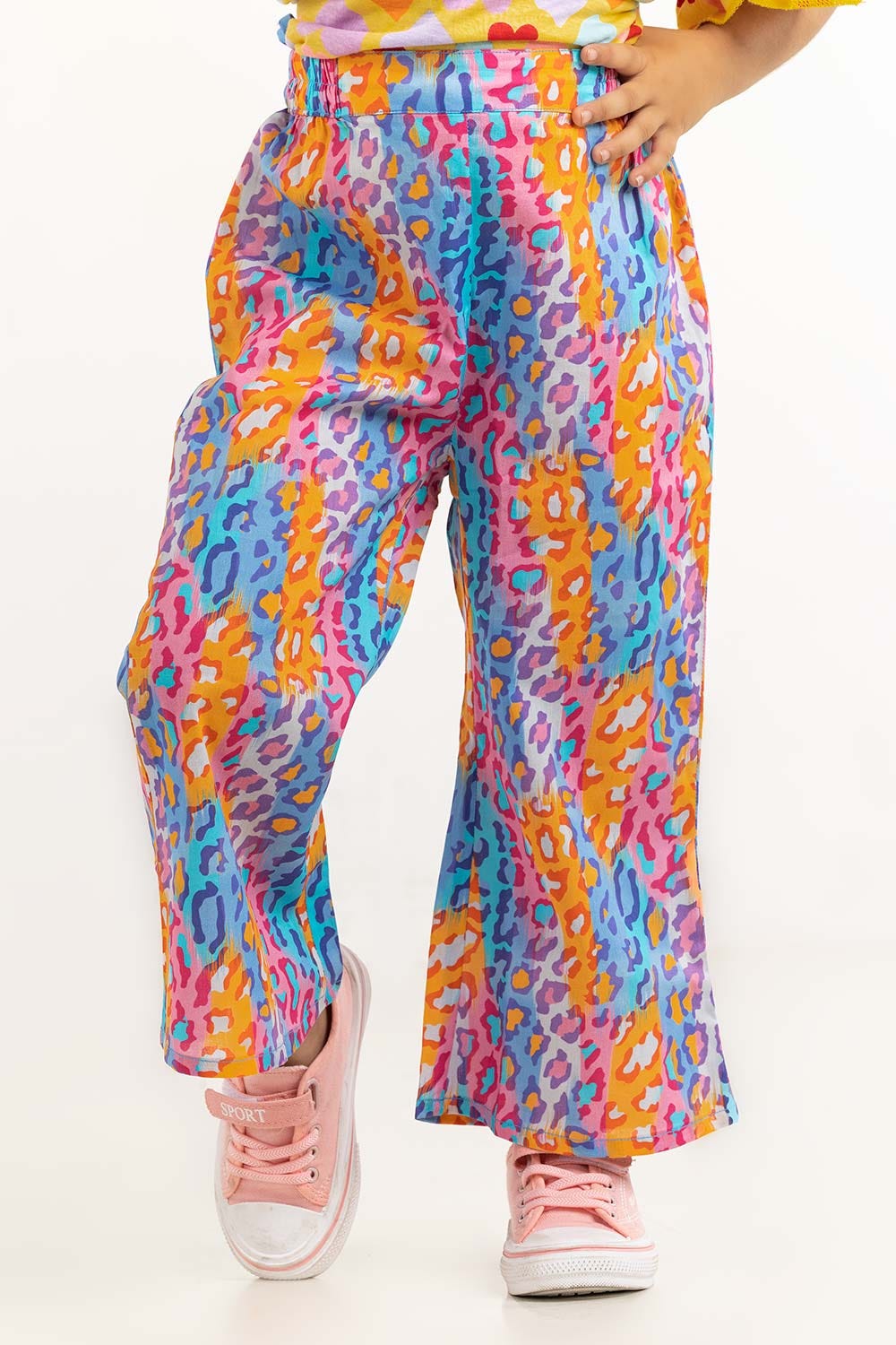 https://cdn.shopify.com/s/files/1/0706/3253/8159/files/toddler_girls_multi_trousers_tgws-2210003_b_4.jpg?v=1758376630