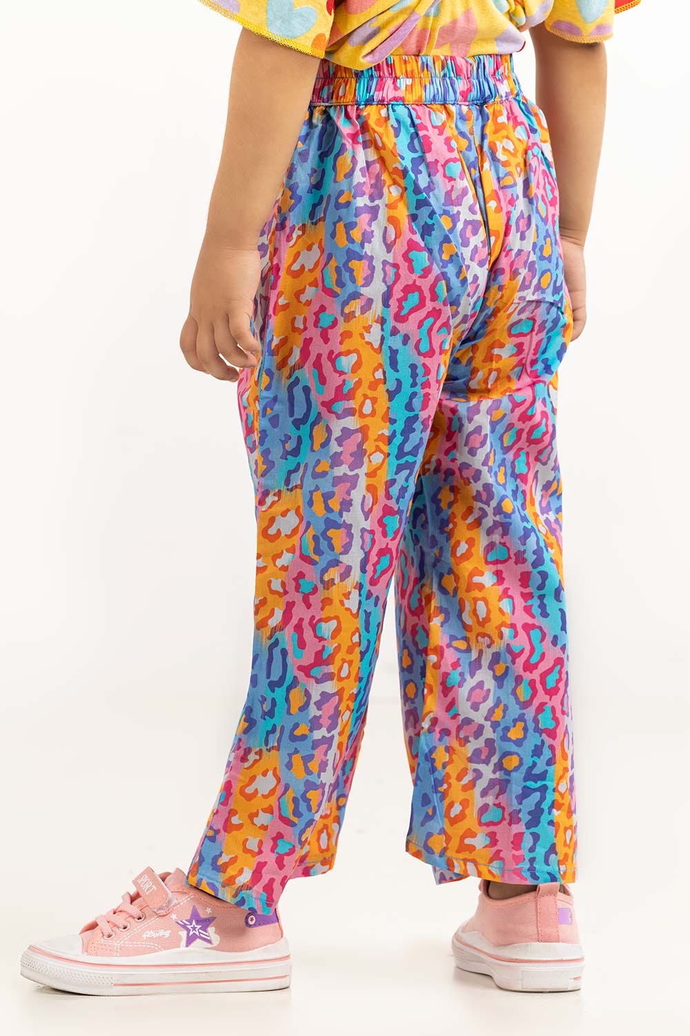 https://cdn.shopify.com/s/files/1/0706/3253/8159/files/toddler_girls_multi_trousers_tgws-2210003_b_6.jpg?v=1758376631