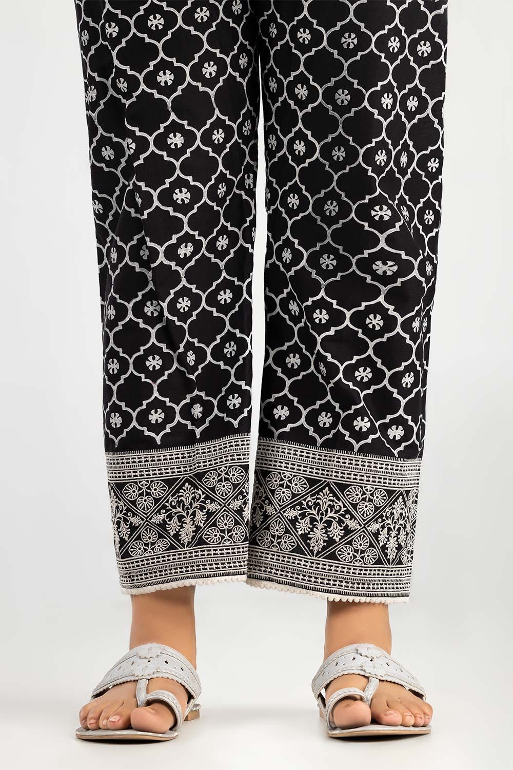 https://cdn.shopify.com/s/files/1/0706/3253/8159/files/tr-22-71_black_1.jpg?v=1758377498