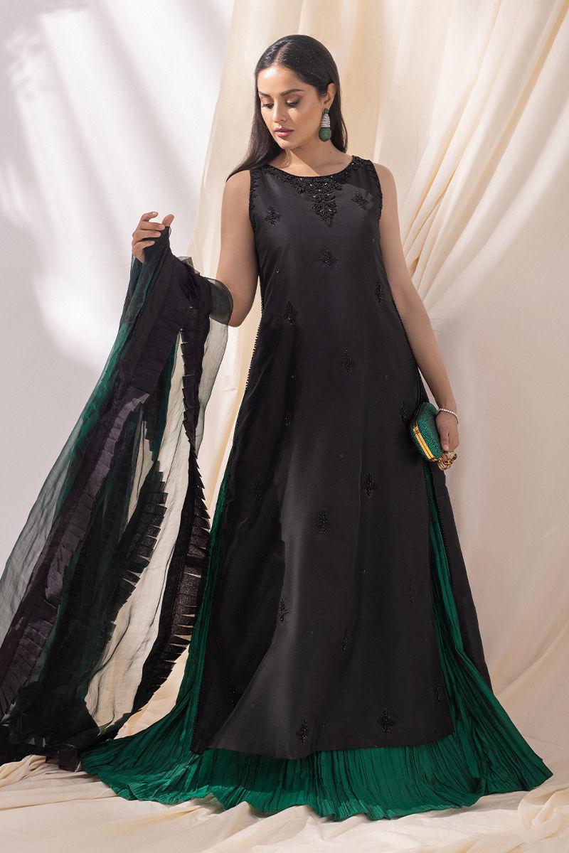 https://cdn.shopify.com/s/files/1/0923/1931/8403/files/vanessa-regalia-kaftan-by-alizay-saad-558513.jpg?v=1756724942