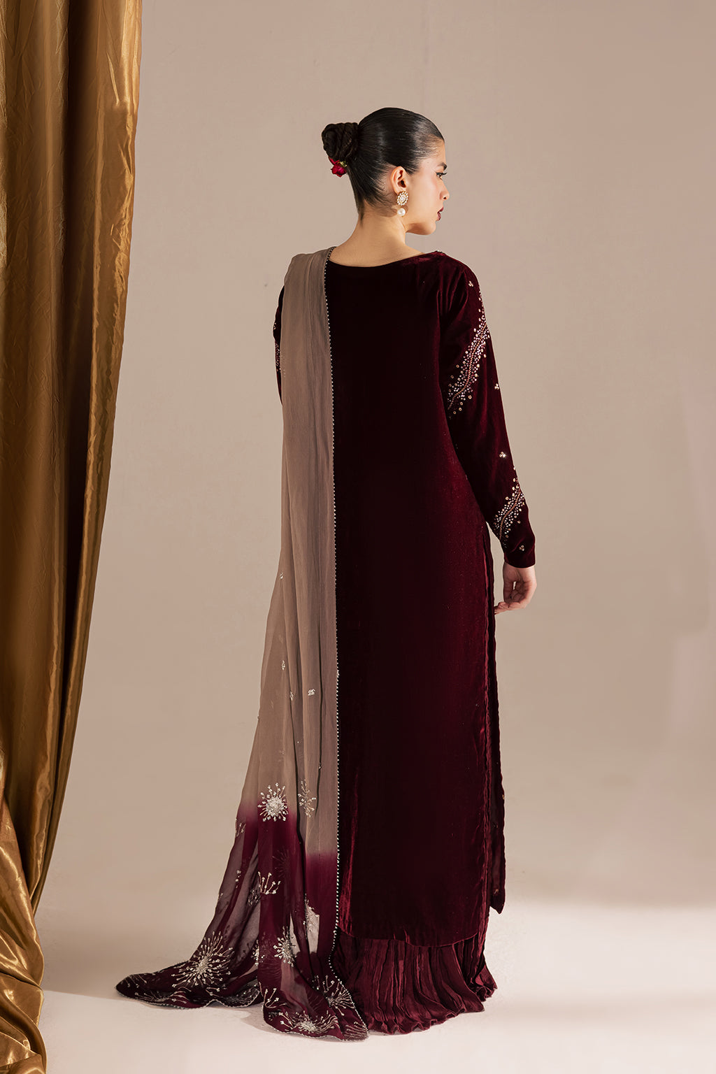 https://cdn.shopify.com/s/files/1/0019/7217/4947/files/velvetmuseproductlisting_0000_1C0A1389.jpg?v=1764583365