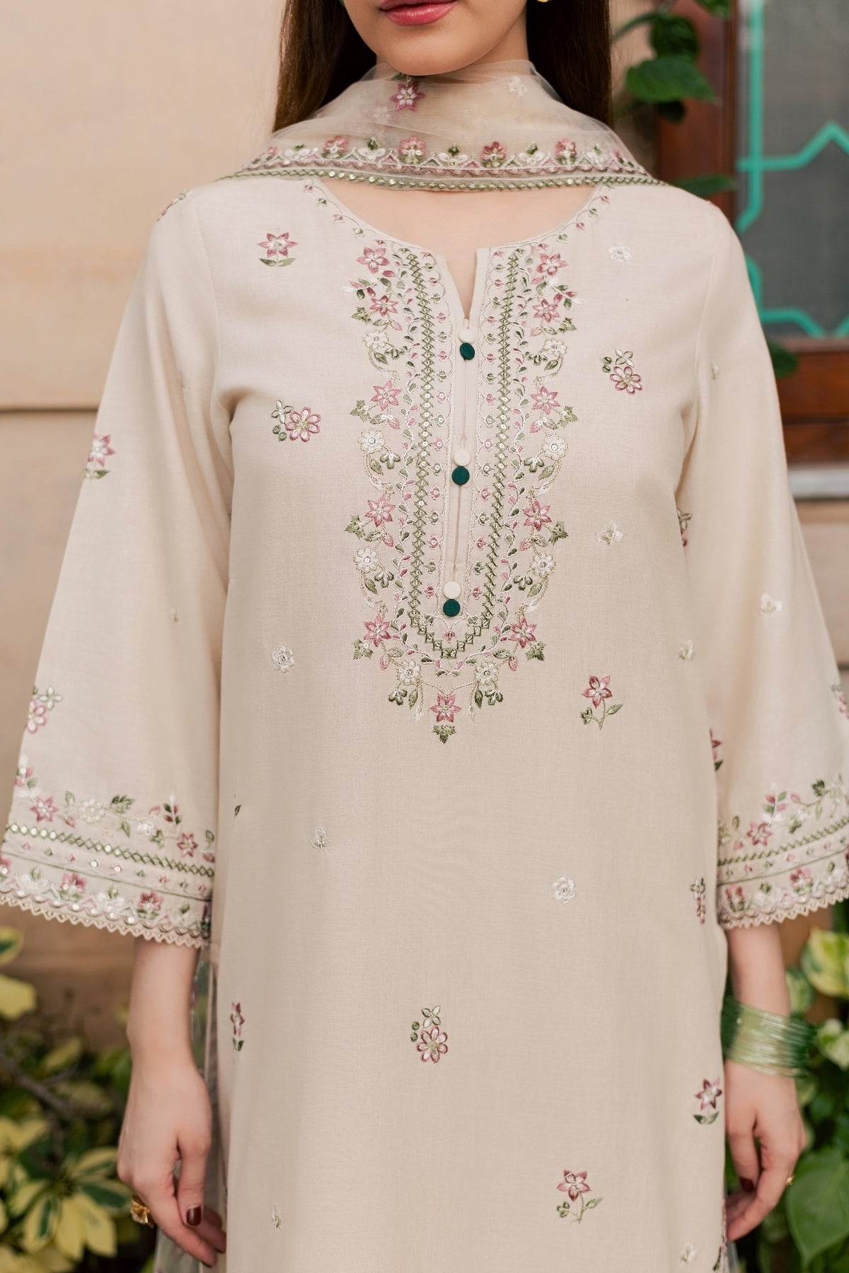 Oak Wood 3Pc - Embroidered Khaddar Pret