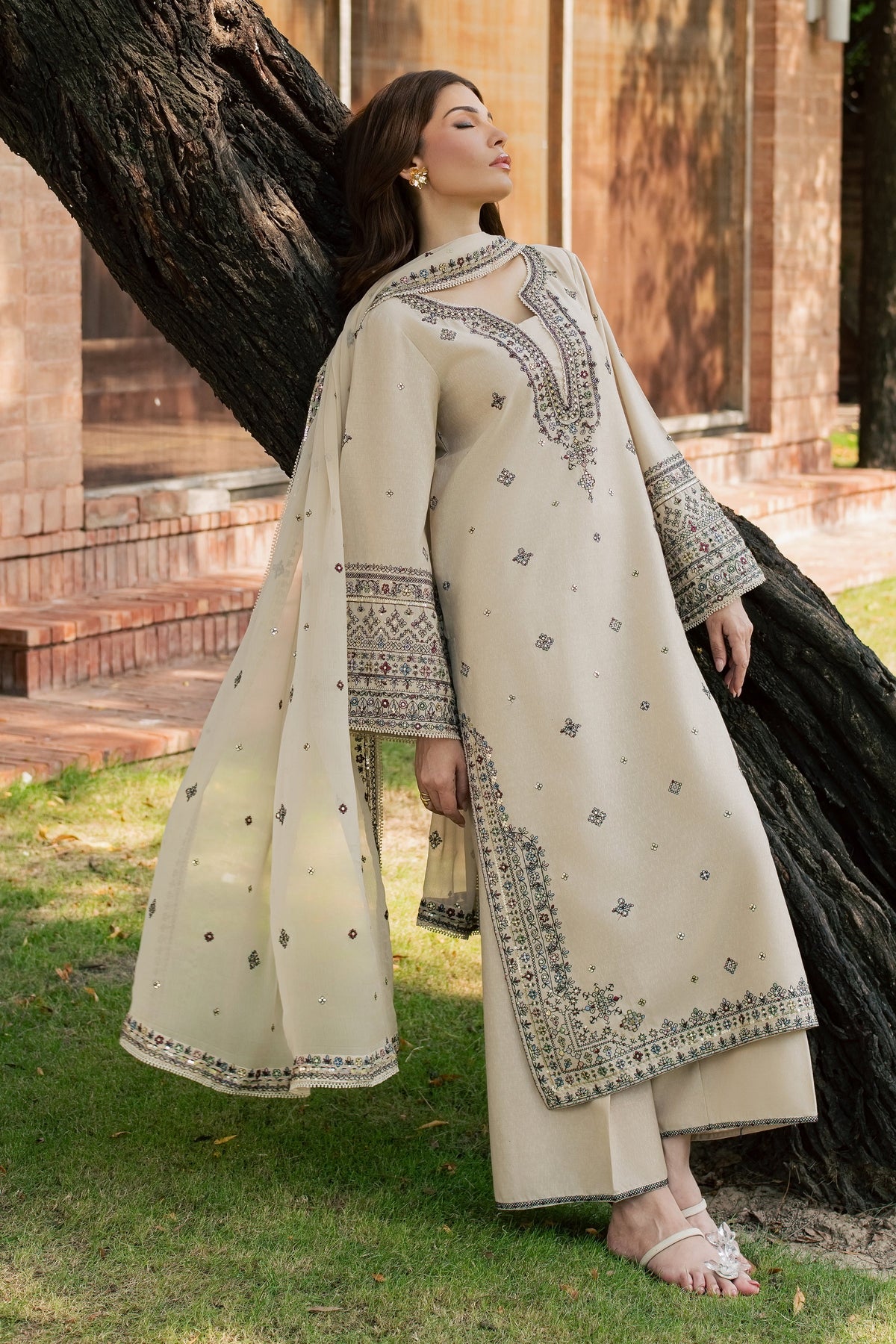 Mehrin 3Pc - Embroidered Karandi Pret