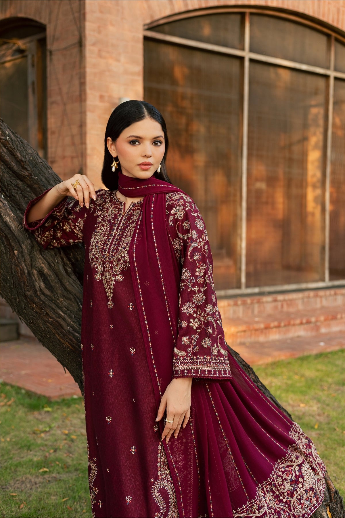 Nayra 3Pc - Embroidered Karandi Pret