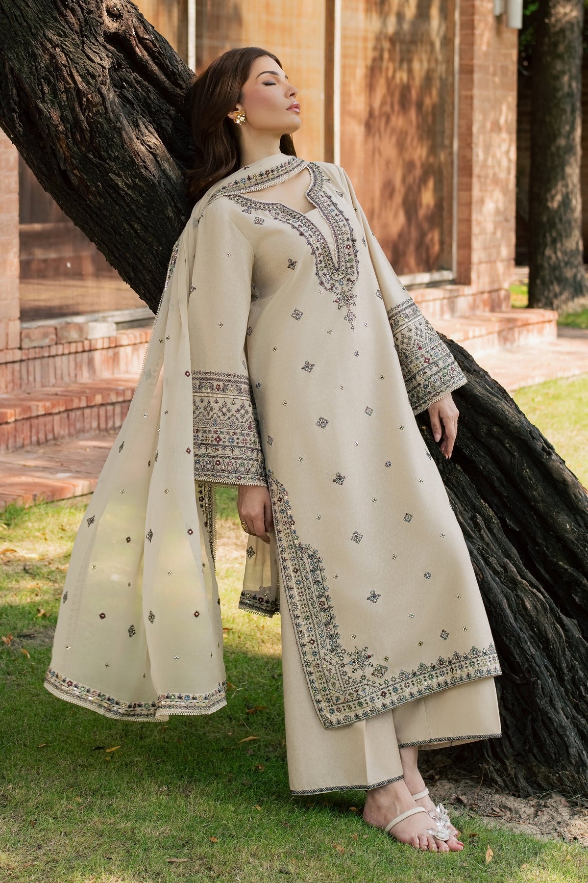 Mehrin 3Pc - Embroidered Karandi Pret