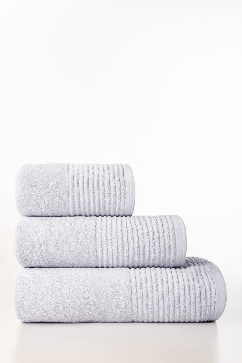 https://cdn.shopify.com/s/files/1/0706/3253/8159/files/white-combed-towel-plain-gulahmed-front.jpg_1.jpg?v=1758373650