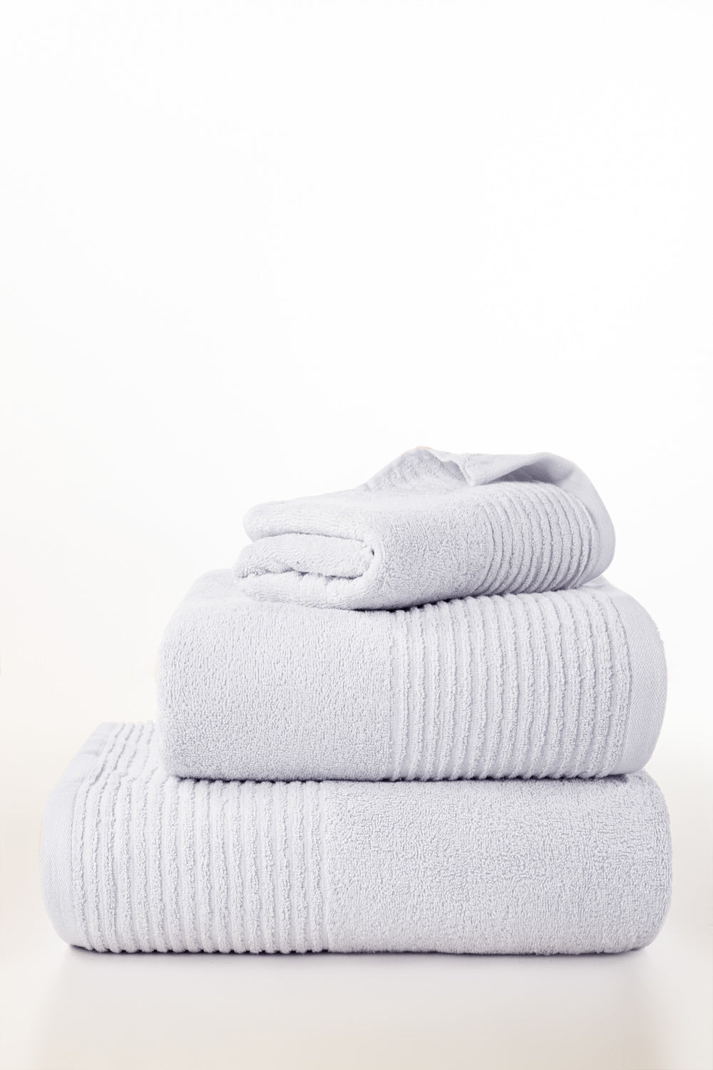 https://cdn.shopify.com/s/files/1/0706/3253/8159/files/white-combed-towel-plain-gulahmed-front.jpg_2.jpg?v=1758373649