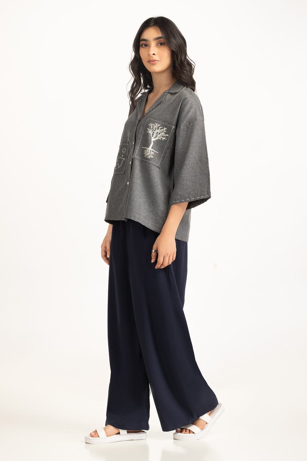 https://cdn.shopify.com/s/files/1/0706/3253/8159/files/women-casual-shirts-color-grey-blended-regular-fit-wm-cs-ss25-408-left.jpg?v=1758455969