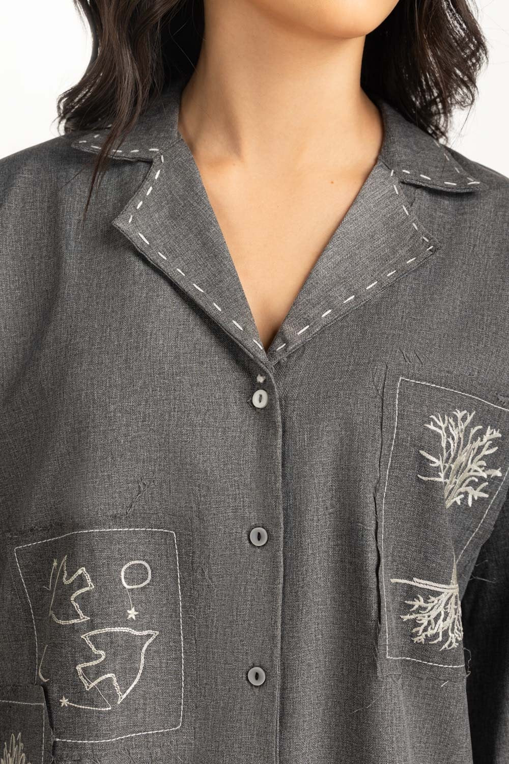 https://cdn.shopify.com/s/files/1/0706/3253/8159/files/women-casual-shirts-color-grey-blended-regular-fit-wm-cs-ss25-408-zoom.jpg?v=1758455969