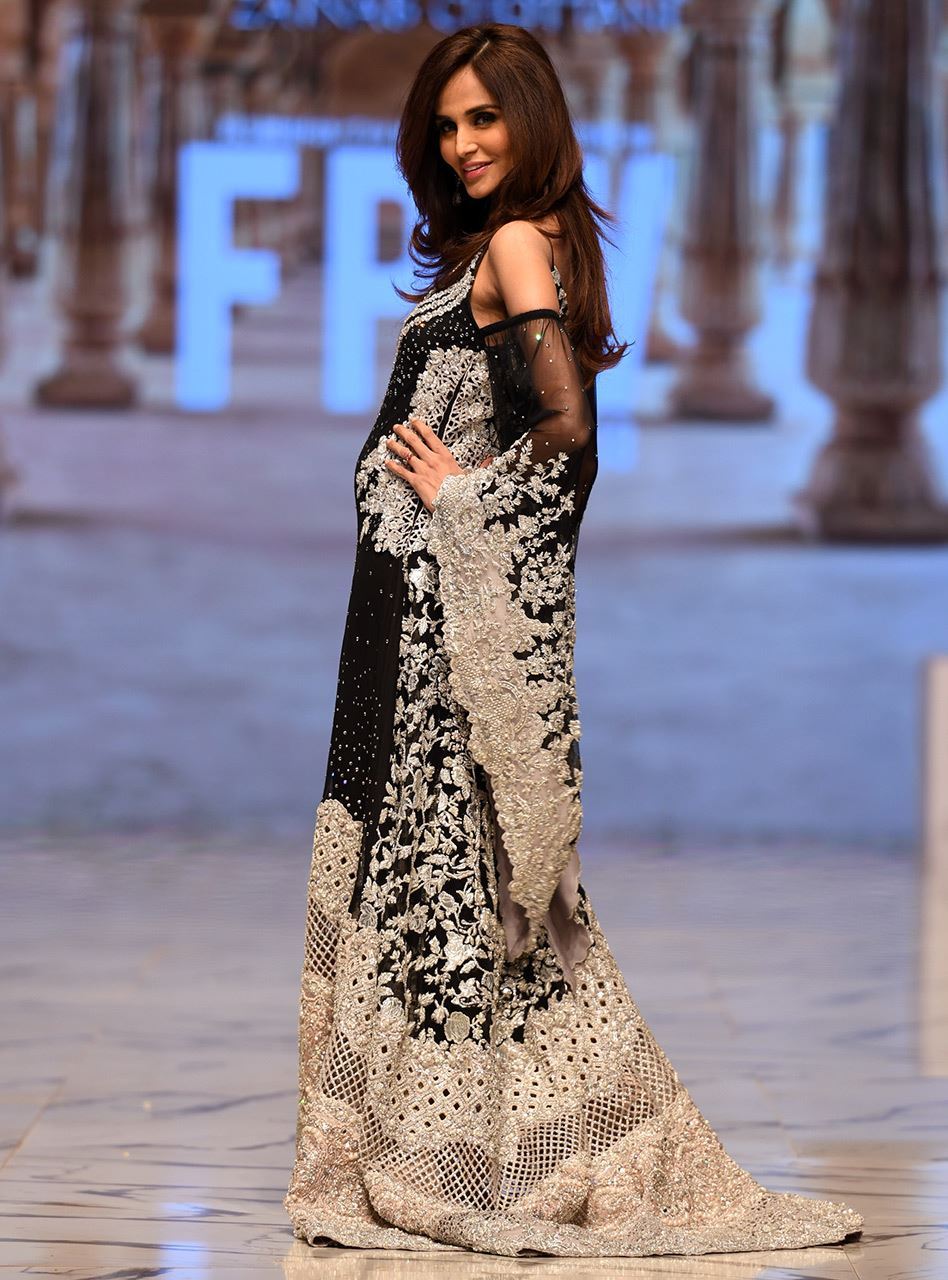 Black Gown - D 54