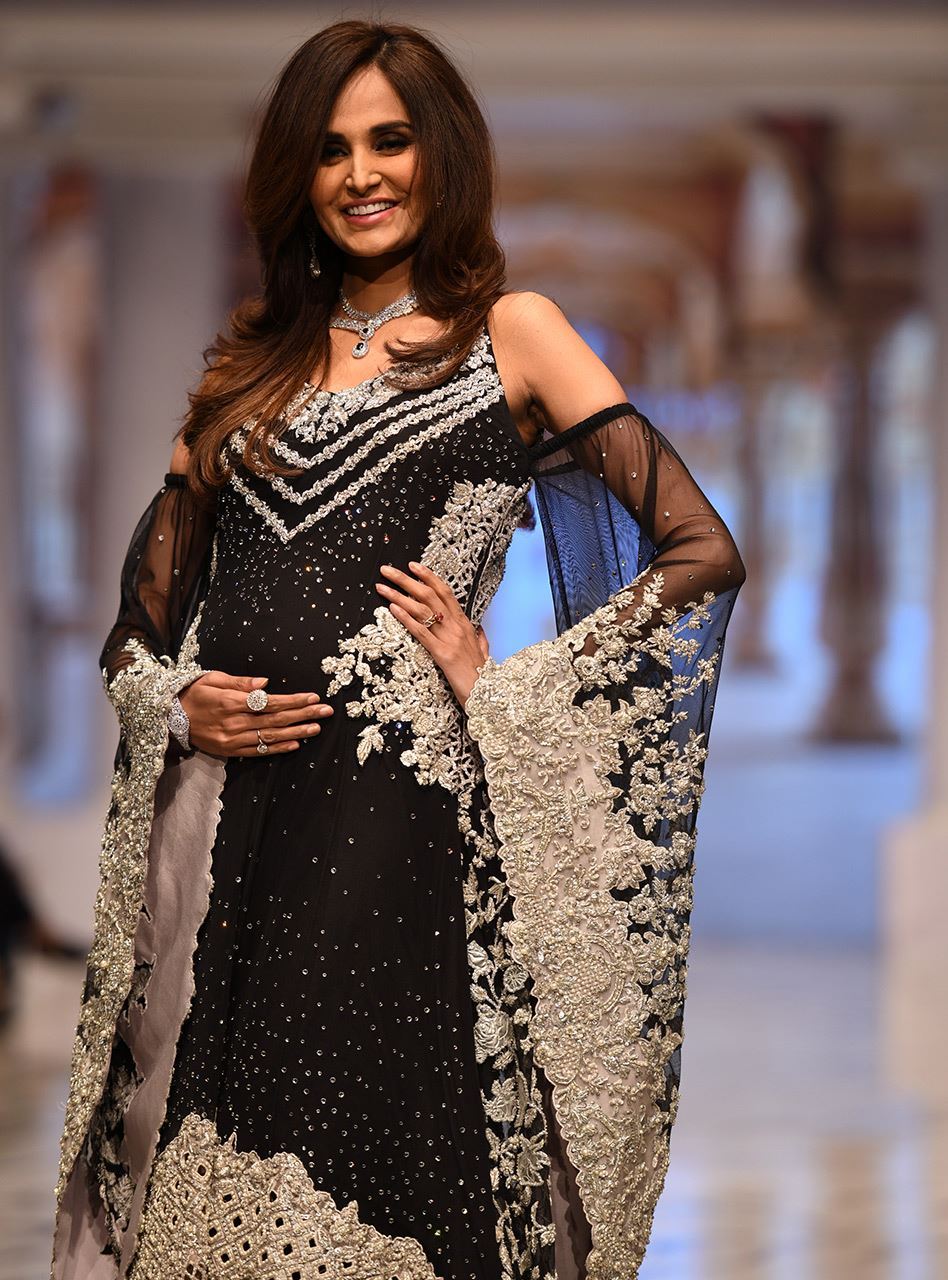 Black Gown - D 54