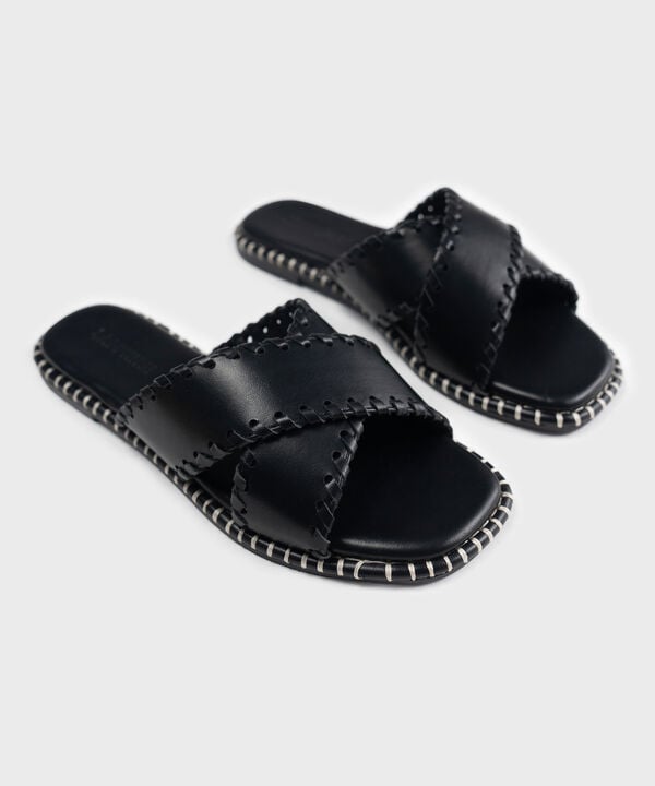 BLACK SANDALS