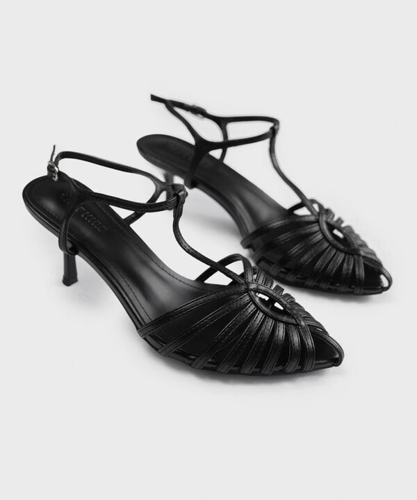 BLACK KITTEN HEELS