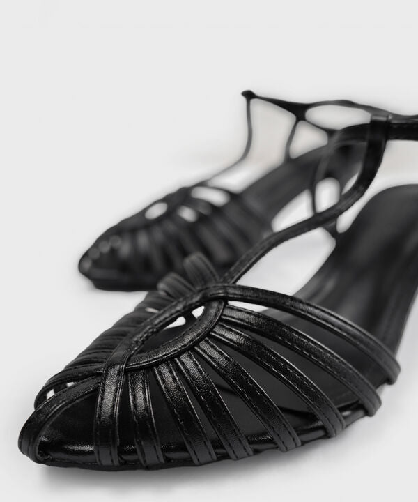 BLACK KITTEN HEELS