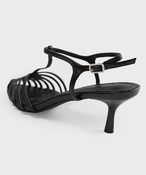 BLACK KITTEN HEELS