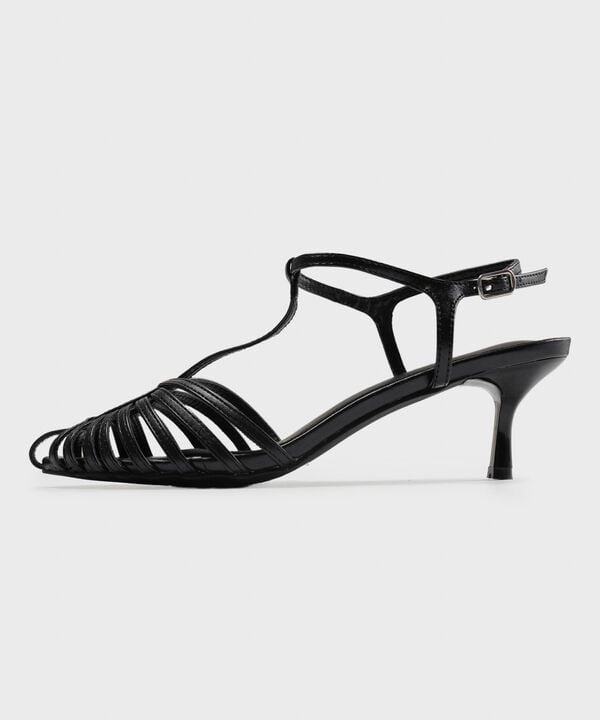 BLACK KITTEN HEELS