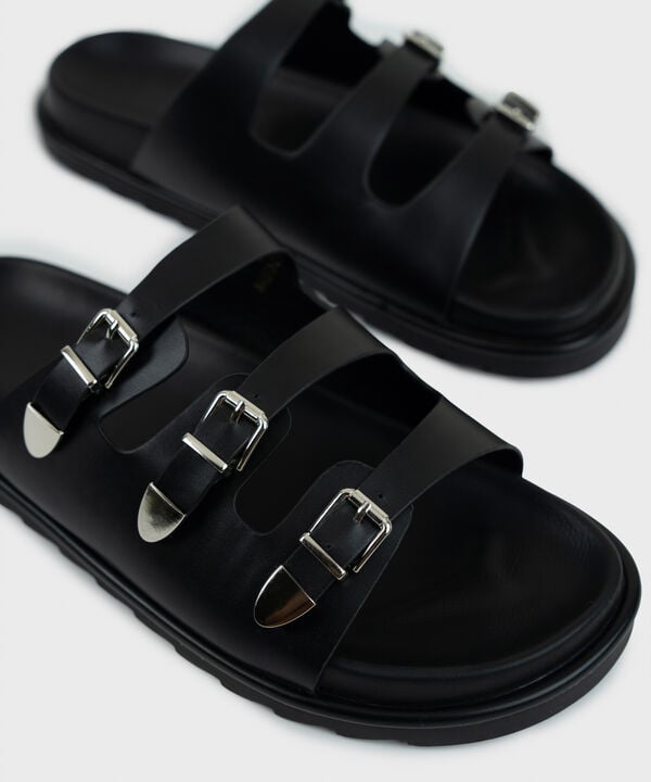 BLACK SANDALS