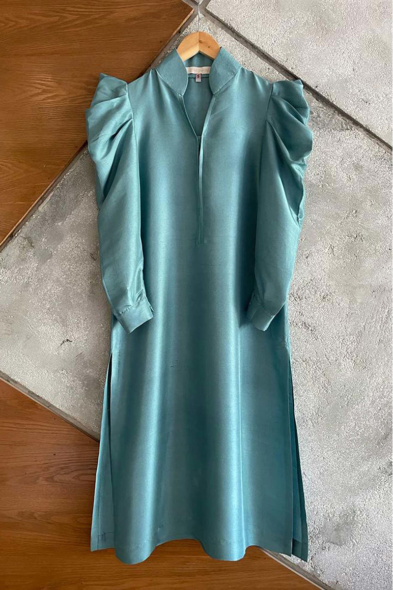https://cdn.shopify.com/s/files/1/0799/2921/3243/files/0001553_solid-fluorescent-luxe-silk.jpg?v=1750426084