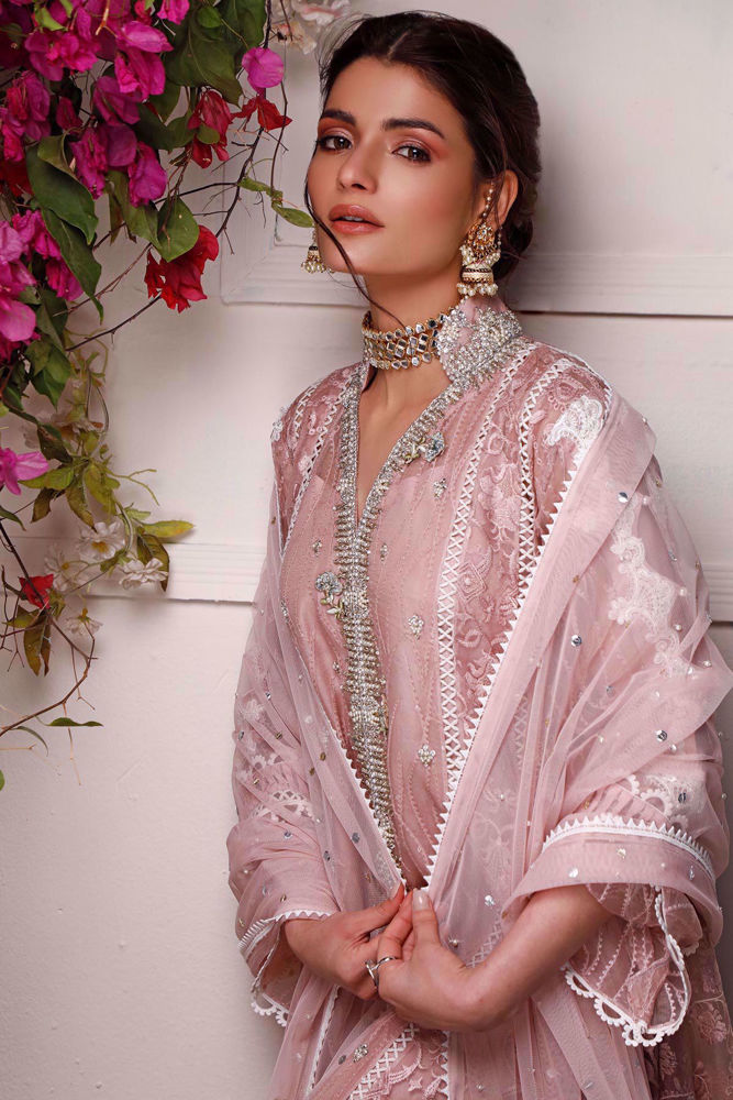 Husn bano blush