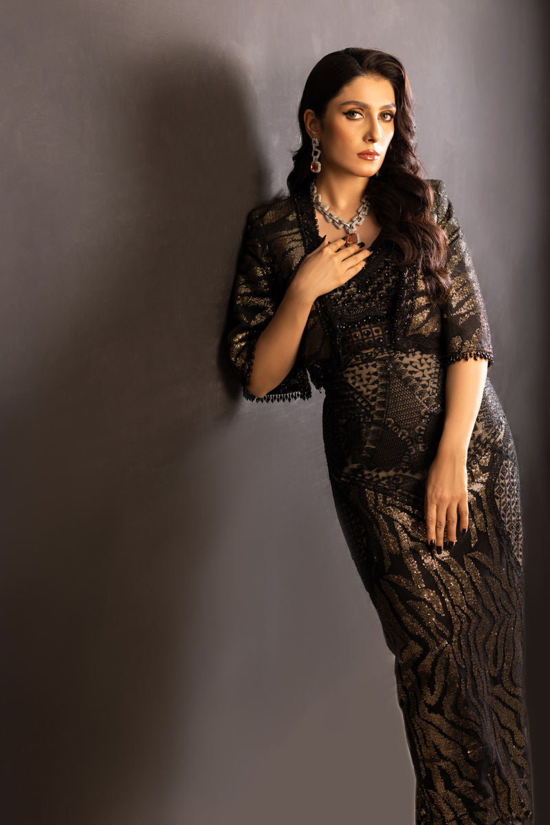 https://cdn.shopify.com/s/files/1/0752/6187/0325/files/0001827_ayeza-khan-in-hestia.jpg?v=1750838908