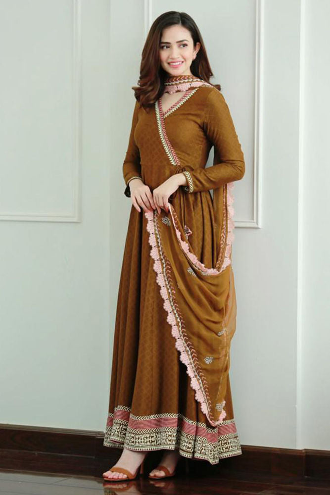 Whirl Angarkha and Dupatta