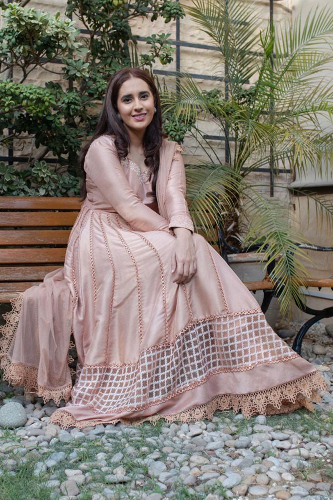 Regal grace with Timeless Appeal | Ansab Jahangir