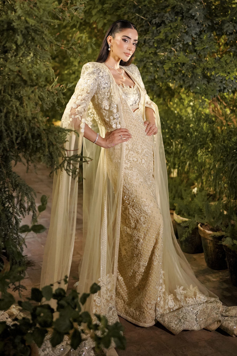 Rija Mujahid in Lueur D'or