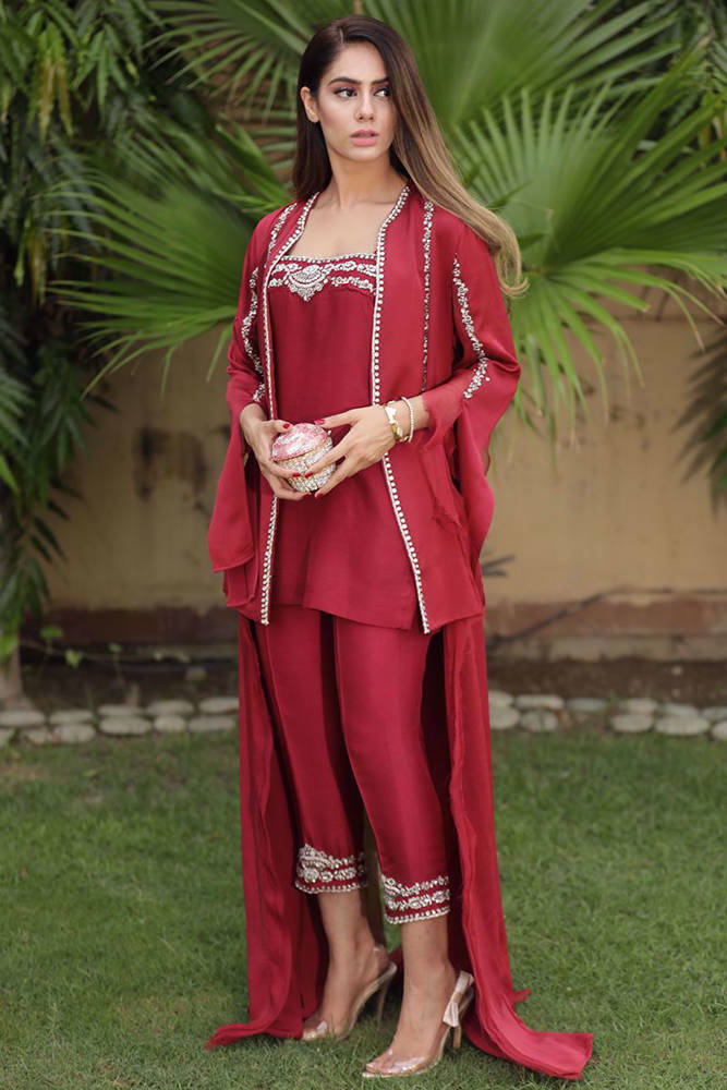 https://www.faridahasan.com/images/thumbs/0002266_embroidered-luxe-jacket-full-set_1000.jpeg