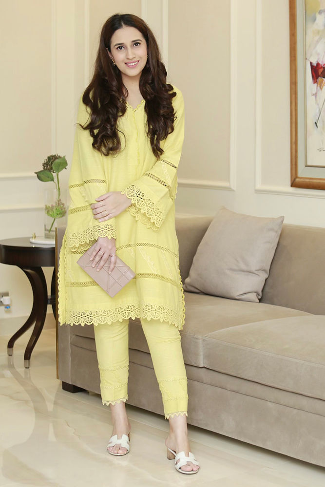 Noa with Modern Styling | Ansab Jahangir