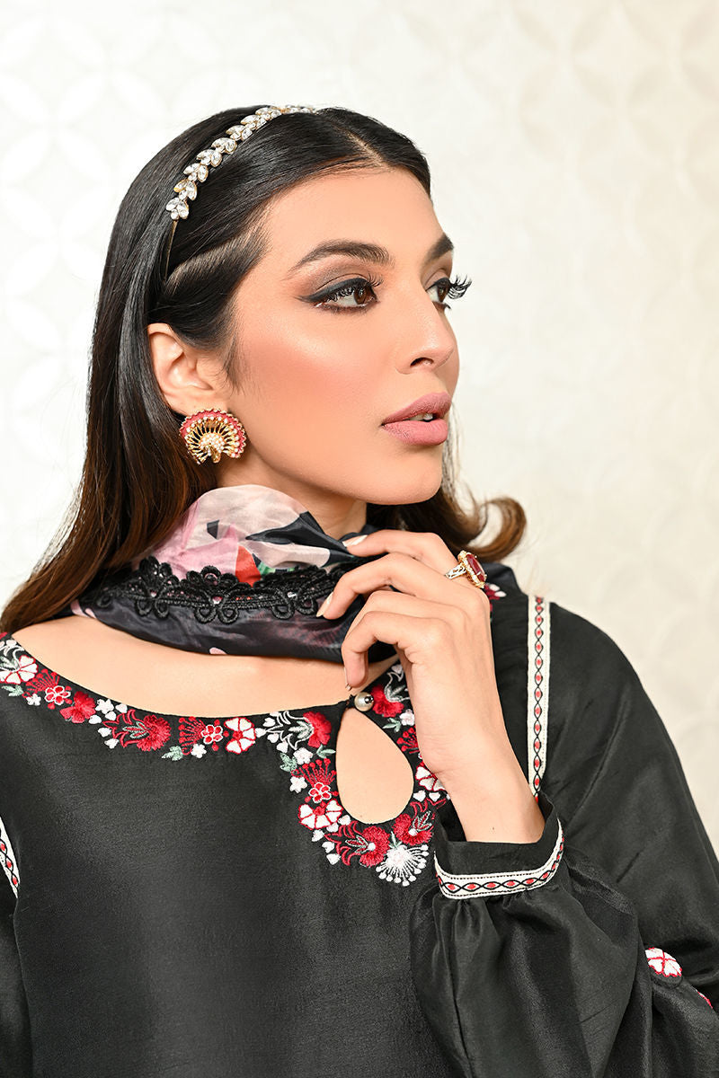 https://www.amnaarshad.pk/images/thumbs/0002404_palawan-black-raw-silk.jpeg