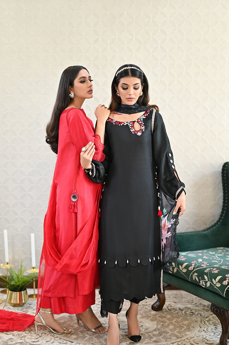 https://www.amnaarshad.pk/images/thumbs/0002406_palawan-black-raw-silk.jpeg