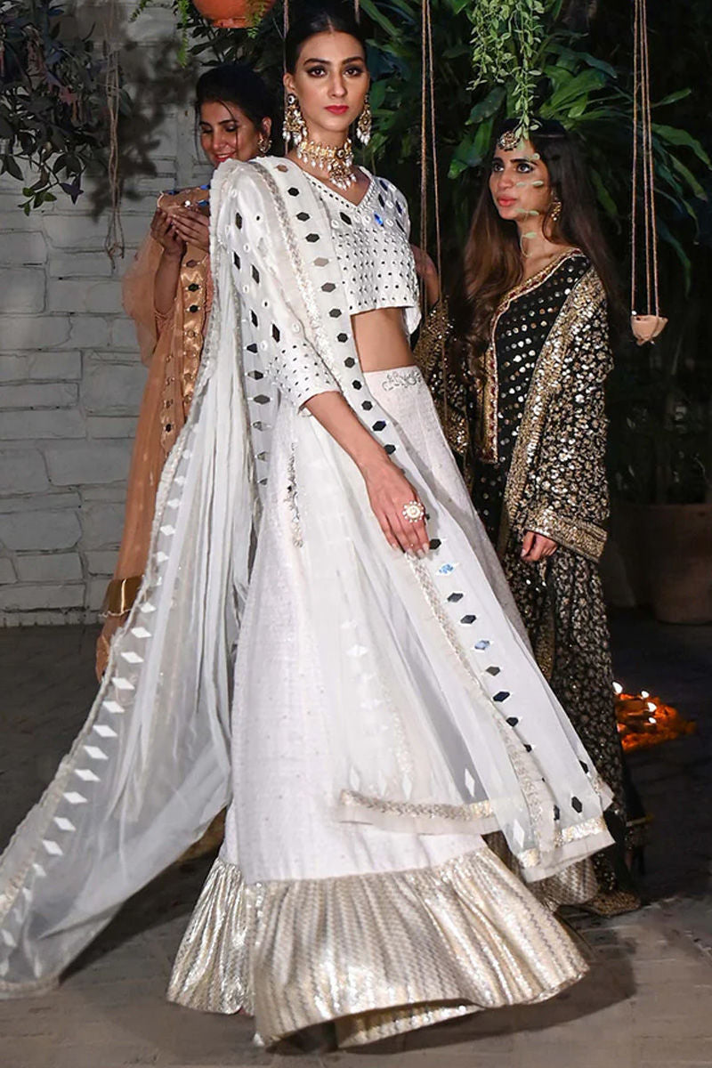 https://www.amnaarshad.pk/images/thumbs/0003480_rania-lengha.jpeg