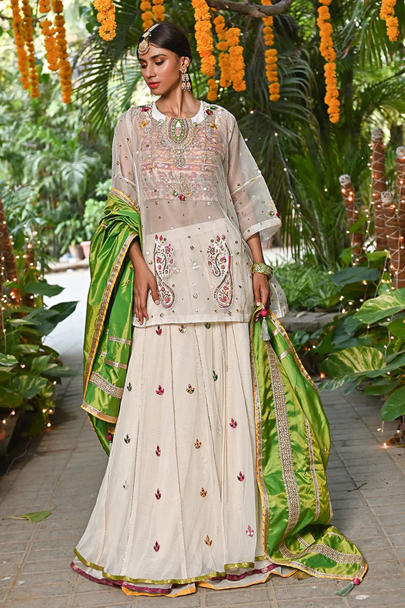 https://www.amnaarshad.pk/images/thumbs/0003542_meera.jpeg